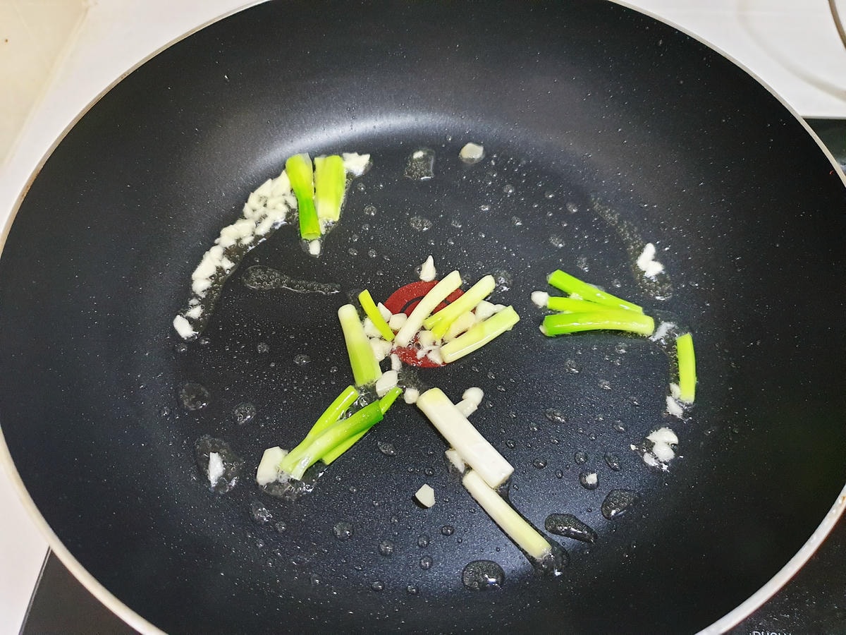 蔥爆牛肉絲 不加太白粉也不老 簡單快速上菜 - 第2張圖