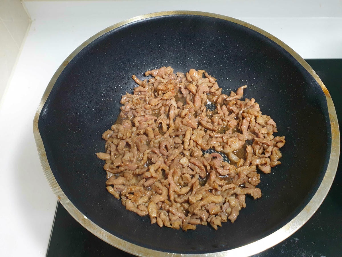 蔥爆肉絲 快速上菜 超簡單的下飯料理食譜 - 第3張圖